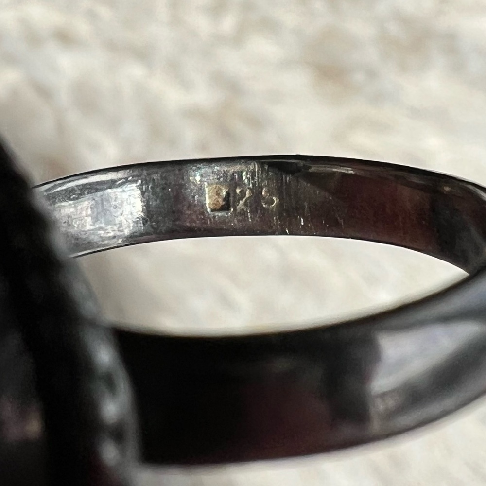 Vintage Sterling Silver Garnet Ring - Picture 12 of 13